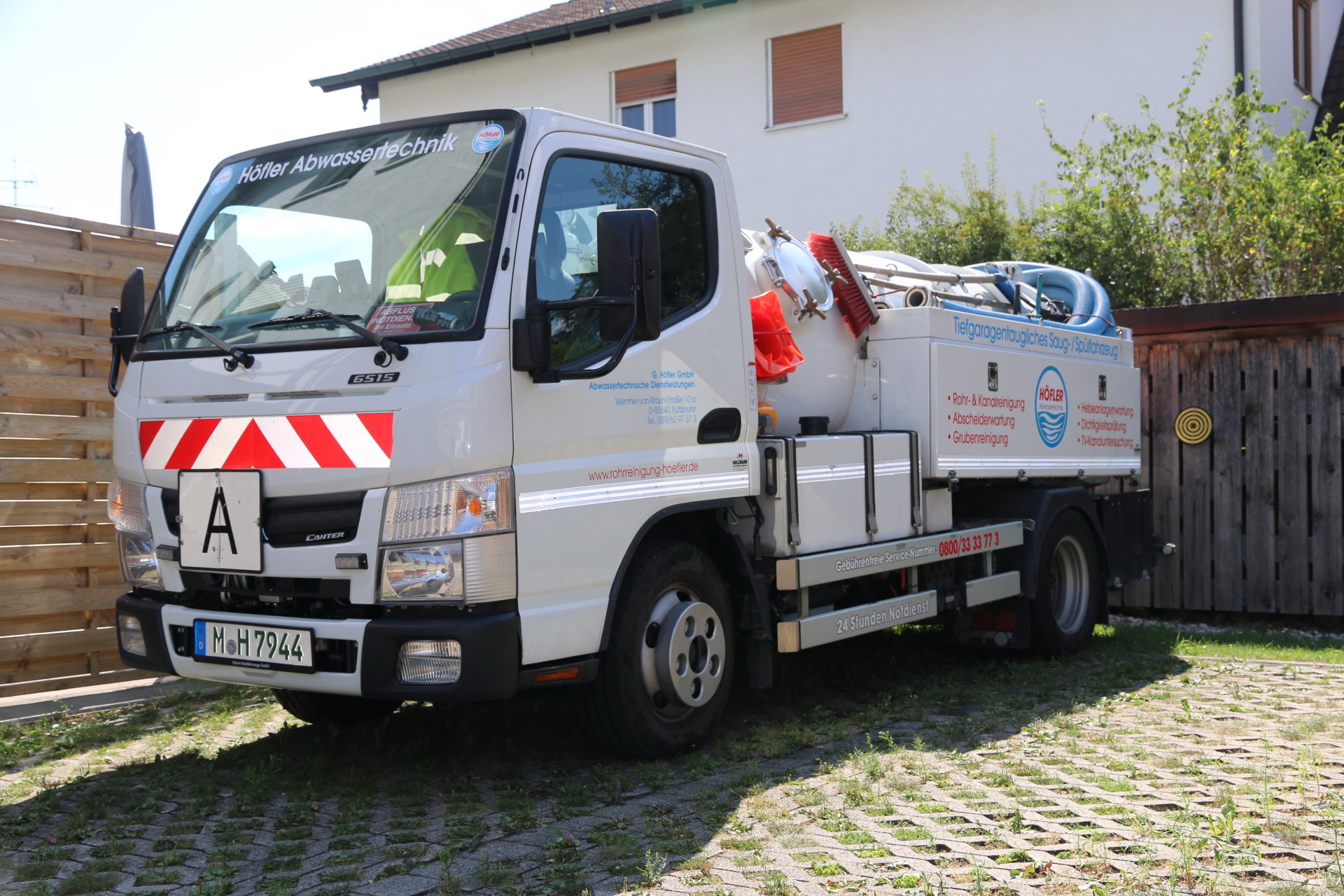 Spülfahrzeug Fa. Höfler GmbH Leider haben wir keinen Alternativtext zu diesem Bild, aber wir arbeiten daran.
